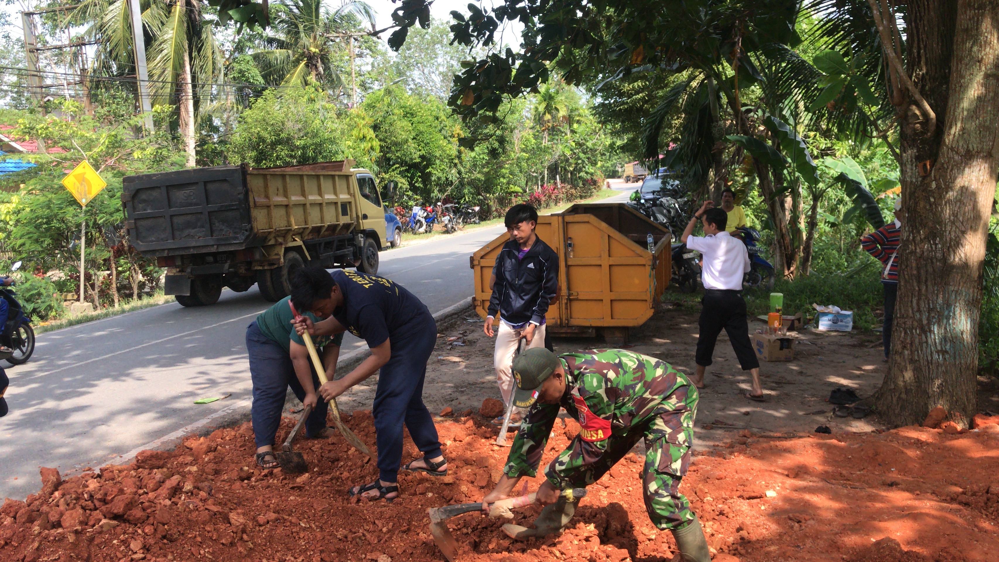 PERBAIKAN TPS DI KAWASAN RT. 11 KELURAHAN TERITIP