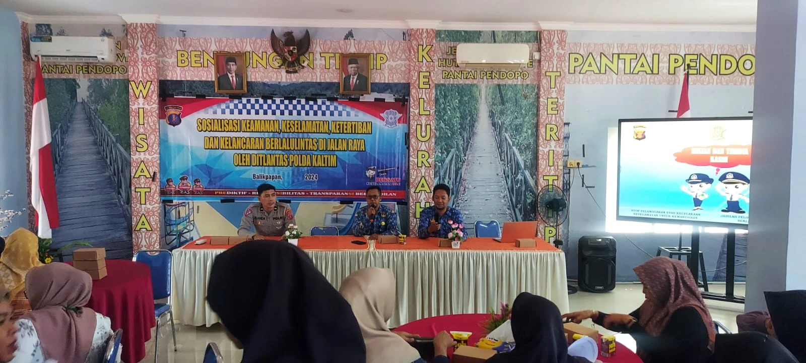 Kelurahan Teritip Fasilitasi Ditlantas Polda Kaltim dalam Sosialisasi Kamseltibcarlantas di Jalan Raya Kelurahan Teritip Fasilitasi Ditlantas Polda Kaltim dalam Sosialisasi Kamseltibcarlantas di Jalan Raya